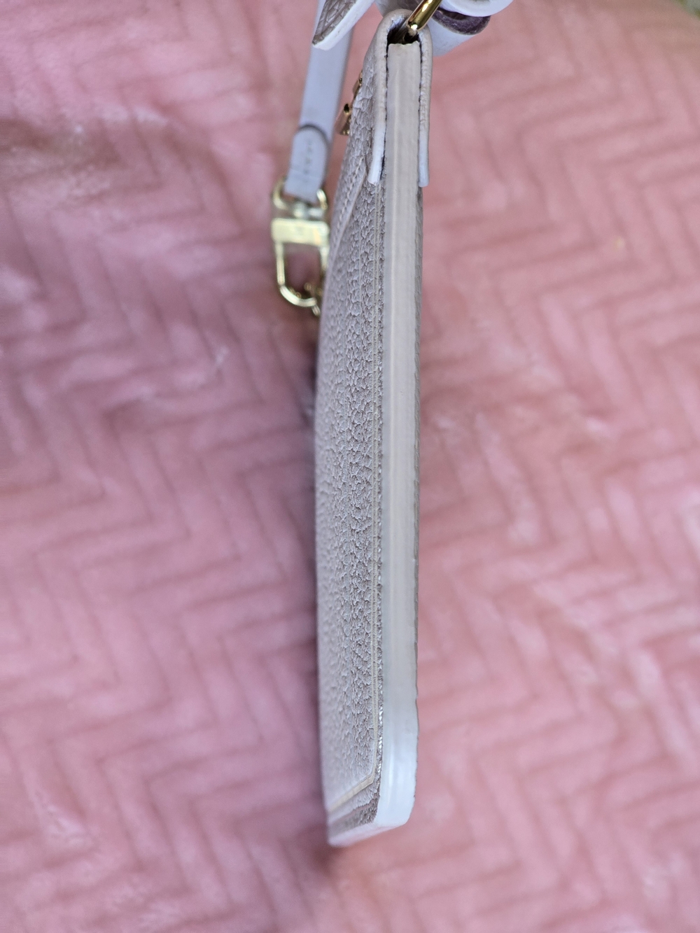 Louis Vuitton Pale Pink Leather Logo Wristlet with Cream Trim - Picture 8 of 10